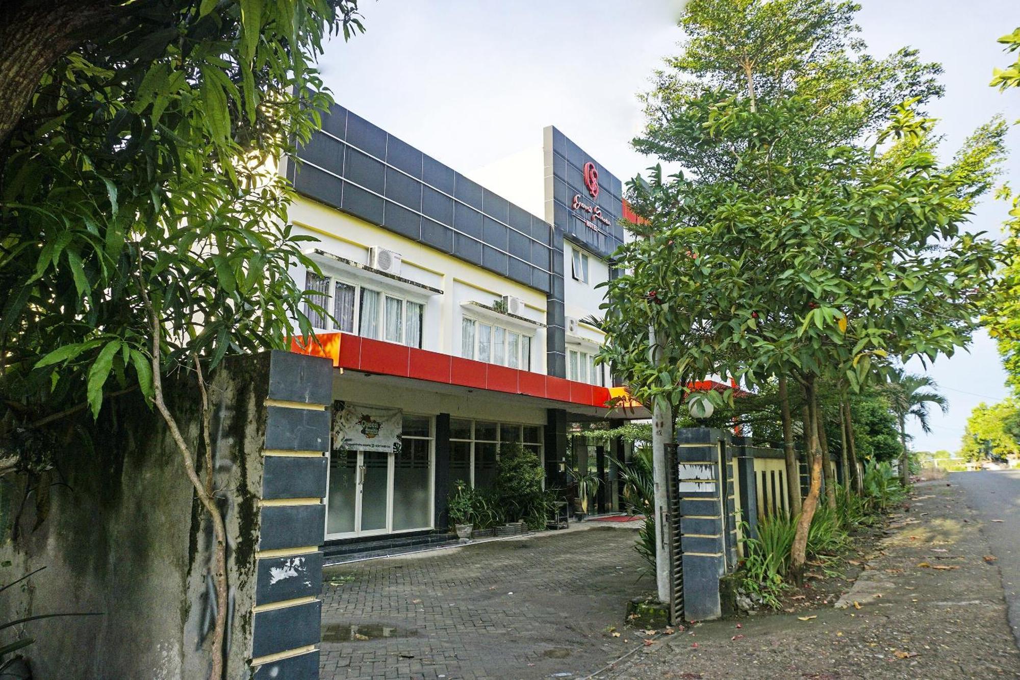 Collection O 91331 Hotel Grand Saota Soppeng Lalabata Esterno foto